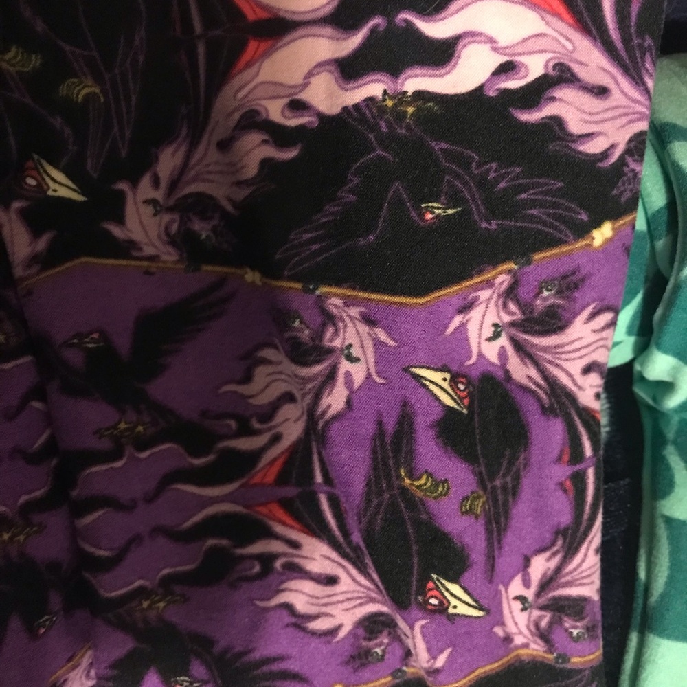 NWOT DISNEY LEGGINGS OS